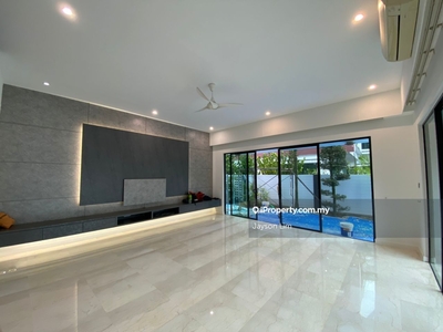 Renovated Bungalow with pool
