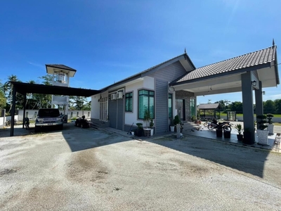 Rumah banglo setingkat di Kampung Apal,Besut,Terengganu