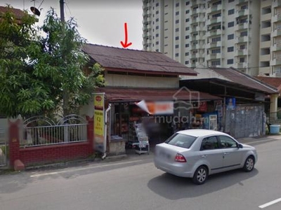 1 Storey Shop House - Ujong Pasir (Rare Unit Facing Main Road)