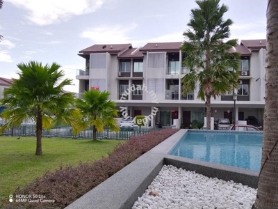 1.5 Storey Townhouse Come With Facilities S/Pool Security OC Obtained