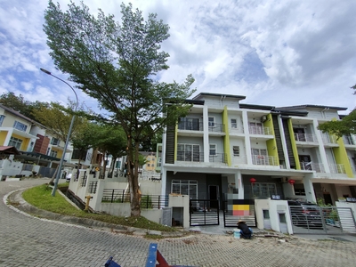 3 Storey Terrace Corner House at D’Impian Tropika Balakong Impian Ehsan area For Sale