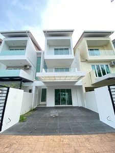 3 Storey Terrace Laman Bayu, Kota Damansara Near NSK