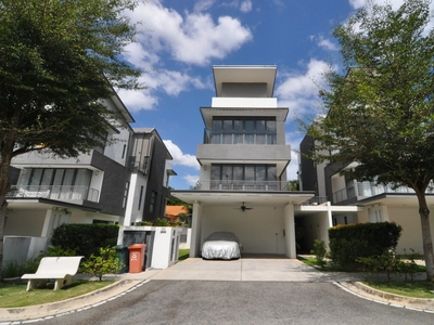 Beautiful Nice Unit Semi Detached House at Sera Precint 8 Putrajaya Freehold For Sale
