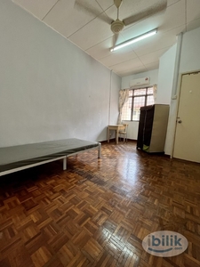BU 4 Budget Room For Rent With Attach Bathroom Aircon Middle-Room