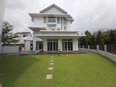 Bungalow House with Lift Ready to Move in Huge Extra Land at USJ Heights Subang Jaya For Sale