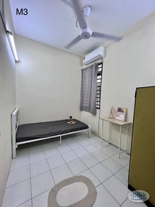 Comfortable bedroom with fully furnished room at Setia Alam near to Setia City Malll