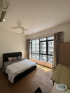 ‍ FEMALE UNIT Master Bedroom Recommended for Students & Working Adults!