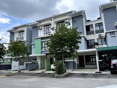 FREEHOLD FREE AIR CONDITIONERS Townhouse for Sale at Park Villa Townhouse Puchong Selangor untuk Dijual