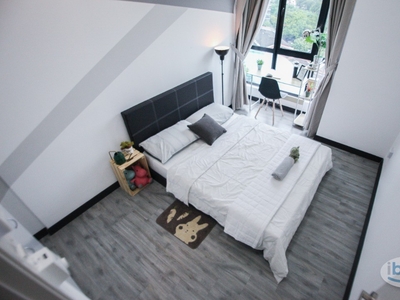 Fully-Furnished Middle Room Queen bed with Aircond & window at D'sand Residence Old Klang Road