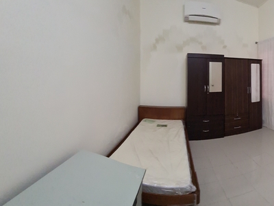 Fully furnished single room air-conditioned free WIFI free cleaning in Section 17 Petaling Jaya