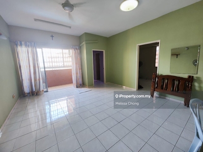 Green Acre Condo Partial Furnished for Rent