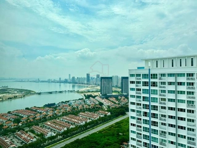 High floor with sea view & Gurney Drive view!