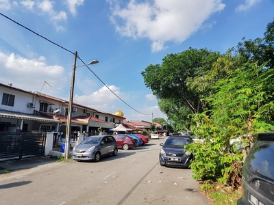 LOW COST HOUSE TERRACE HOUSE FOR SALE FACING OPEN 2 STOREY AT SEKSYEN 18 SHAH ALAM FOR SALE