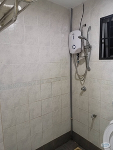 Master Room with bathroom near to GH, Komtar included utilities