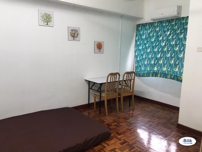 Middle Room at Pinggiran USJ 3, Subang Jaya