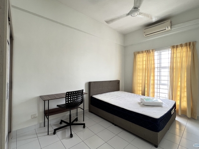 Middle Room for 1 Person (Male Unit) at PJ Kelana Sterling Condo, 10 Mins Walk to LRT Station & Paradigm Mall