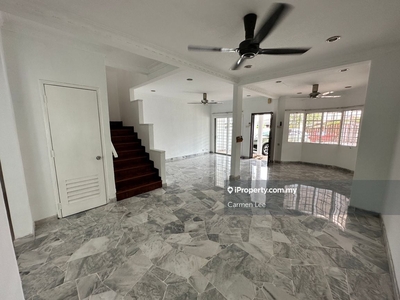 Move-In Ready, Good Condition End Lot House in USJ 2!