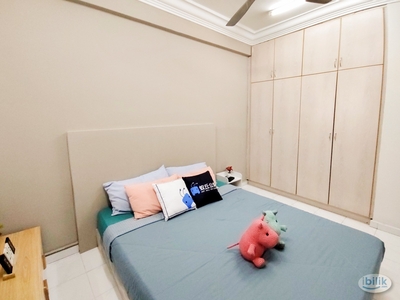 [Near LRT Lembah Subang] Middle Room Queen Bed with AirCond & Window for Rent at D'aman Crimson, Ara Damansara