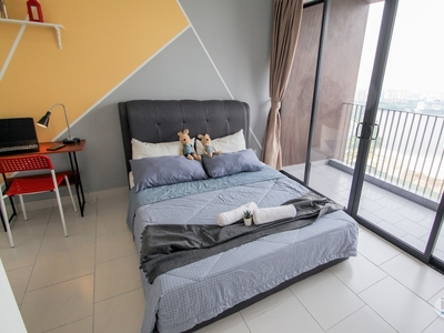 [NEAR UPM] Middle Room with Window & AIrCond for Rent at Astetica Residence