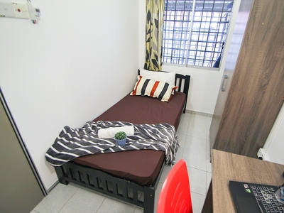 PREFER MALE ONLY Single Room with Window & AirCond for Rent at Pjs 7, Bandar Sunway