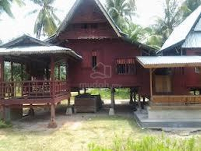 Rumah kampung Masjid Tanah / Sungai Udang
