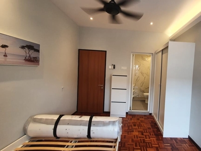 SS4D (PJ), Nice Fully Furnished Room + Private Bathroom (Free Utilities & WiFi)