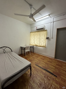 USJ Budget Room For Rent Near LRT Taipan With Attach Bathroom Aircon Middle-Room