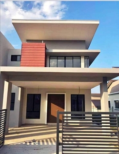 Luxury new 2sty 22x75 house full loan near bangi