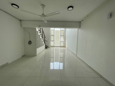 Partial Furnished Duplex High Floor Unit Plaza Azalea, Seksyen 14 Shah Alam