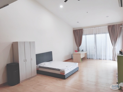 3 storeys luxury comfort & spacious Master Room at Bandar Puchong Utama, Puchong