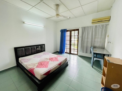 Master Bedroom For Rent At Taman Wawasan Puchong Nearby Setia Walk