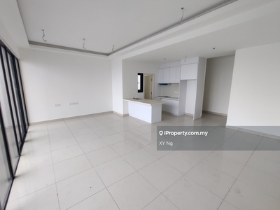 3-Bedroom Unit With Nice View! Walk To Shopping Mall & School
