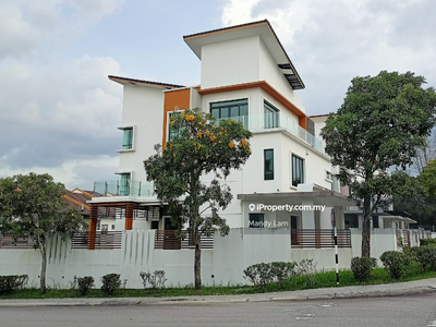 3 Storey Freehold Bungalow with Lift