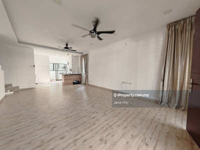 4 bedroom Townhouse for rent in Puchong south 16 sierra Odora