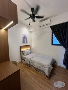 Comfy & Minimalistic Single Bedroom