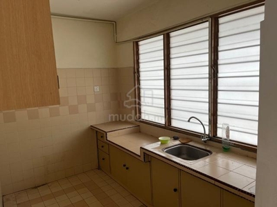 Desa Green (Block 46) Jelutong 3-Bedrooms 700SF RENO. Kitchen Cabinet