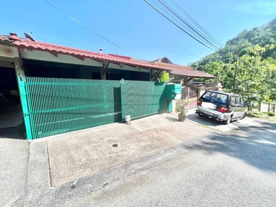 FREEHOLD 2 Storey Split Level House + Private Swimming Pool, Taman Zooview Ampang