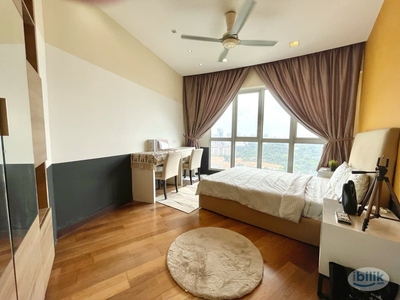 Luxurious Room Rental in Premium Condominium with Infinity Pool ‍♂️ Overlooking KLCC! ️✨