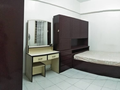 RM500 only (available Mar 2024) Medium bedroom at Danau Idaman condo