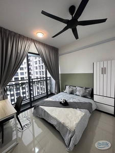 BEAUTIFUL Queensize Balcony Room for Working Adults & Student @ PLATINUM ARENA OKR [Fully Furnished with A/C ] near Midvalley / Gardens Mall