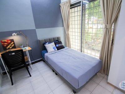 Fully Furnished nearby LRT , Single Room A/C at Taman Puchong Prima, Puchong