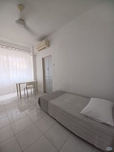 Middle Room w/aircon attached bathroom near KL118/Lalaport