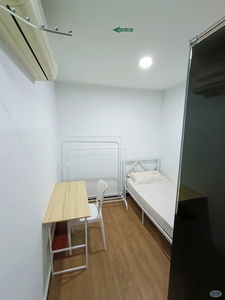 Work place at Petaling Jaya? Room attached with bathroom at SS4 near LRT Kelana Jaya