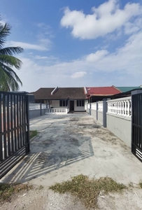 1 Storey SuperLink Terrace House For Sale / Jalan Teratai / Taman Johor Jaya