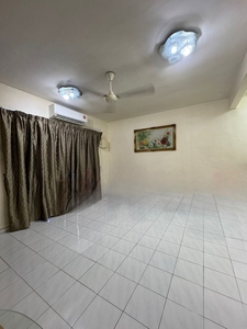 BANDAR BOTANIC, 2 STRY TERRACE, PARTIAL FURNISHED FOR RENT. 20X65SF.