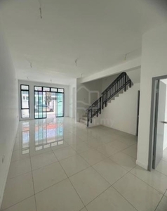 Dato Onn Double Storey House / Perjiranan 8 / 4bed 4bath Partially Furnished / Brand New House
