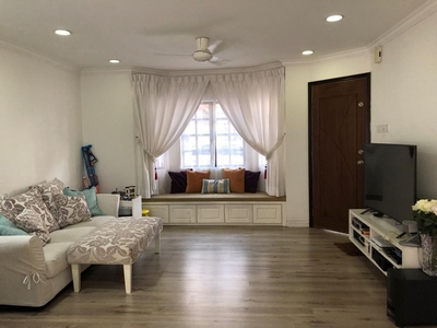 Double Storey landed terrace house For sale @ Subang Bestari U5 Shah Alam Renovated Fully furnished Non bumi lot 4 rooms kitchen cabinet