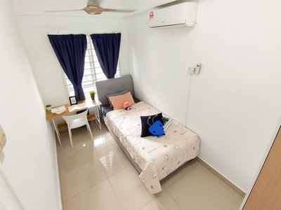 Female Unit Single Room with aircond rent