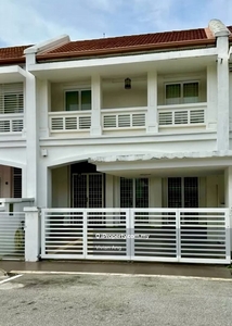 Landed 2.5 Storey Terrace 3600sqft For Rent Well Miantained