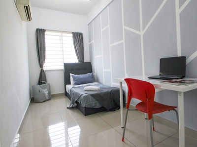 Single Room with Aircond Near MRT
